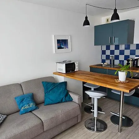 Victoria Centre Grande And Pool Apartman